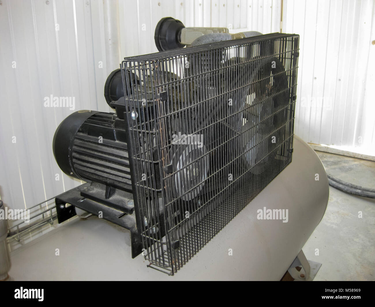 Luftkompressor. Ausrüstung für die Erzeugung von Druckluft. Ausrüstungen zur Raffination Stockfoto