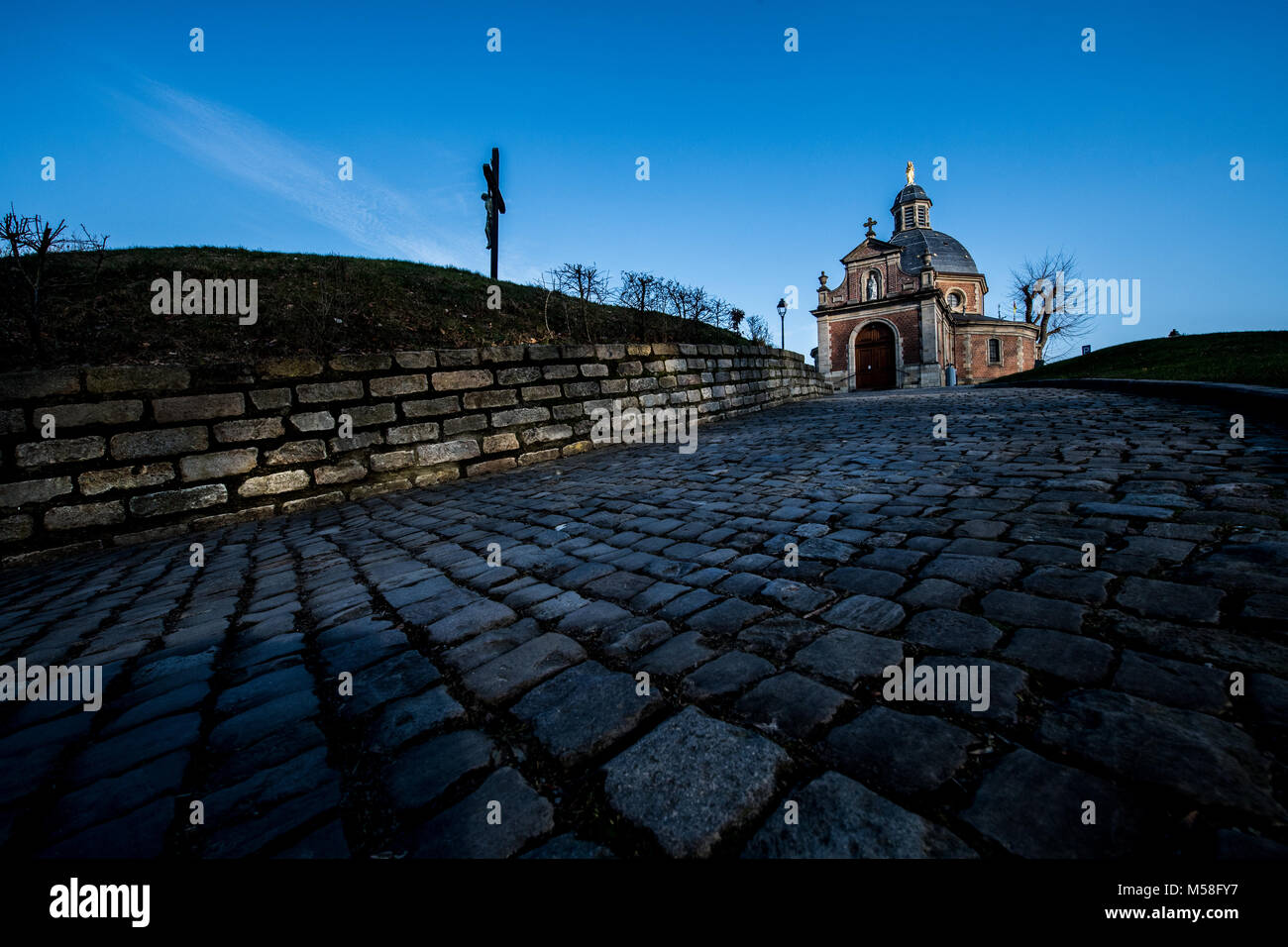 Die "Stunden" von Geraardsbergen ist eine berühmte Aufstieg der Tour von Flandern, ein Fahrrad Rennen in Belgien. Die Kapelle ist. Stockfoto