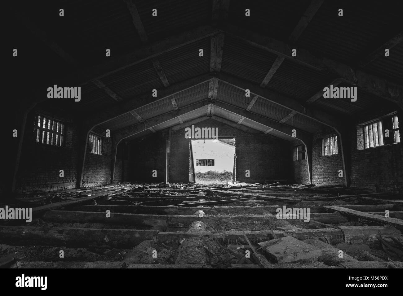 Schwarz und Weiß - alten, verlassenen Sägewerk Stockfoto