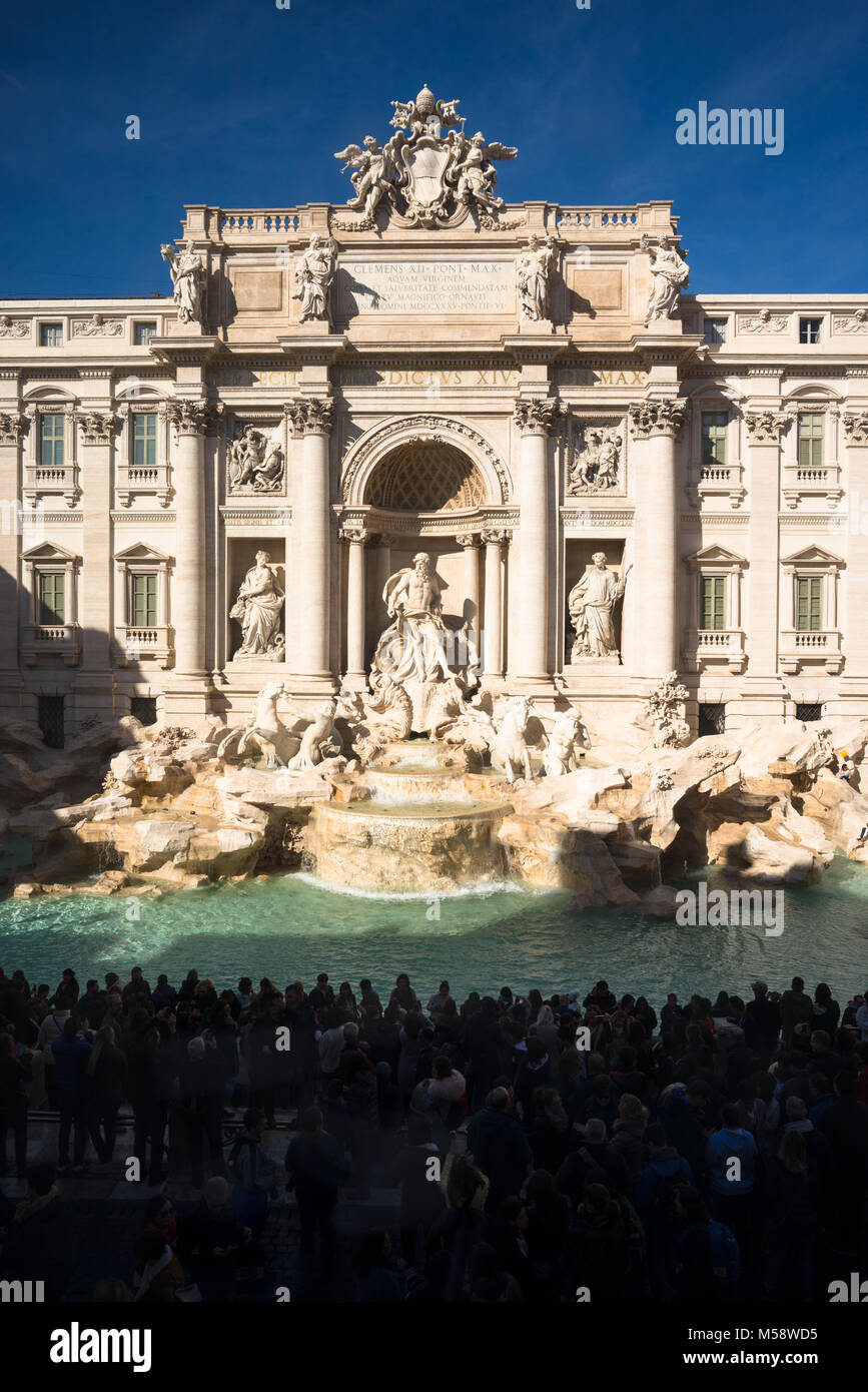 Trevi-Brunnen (Fontana di Trevi) in Rom, Lazio, Italien. Stockfoto
