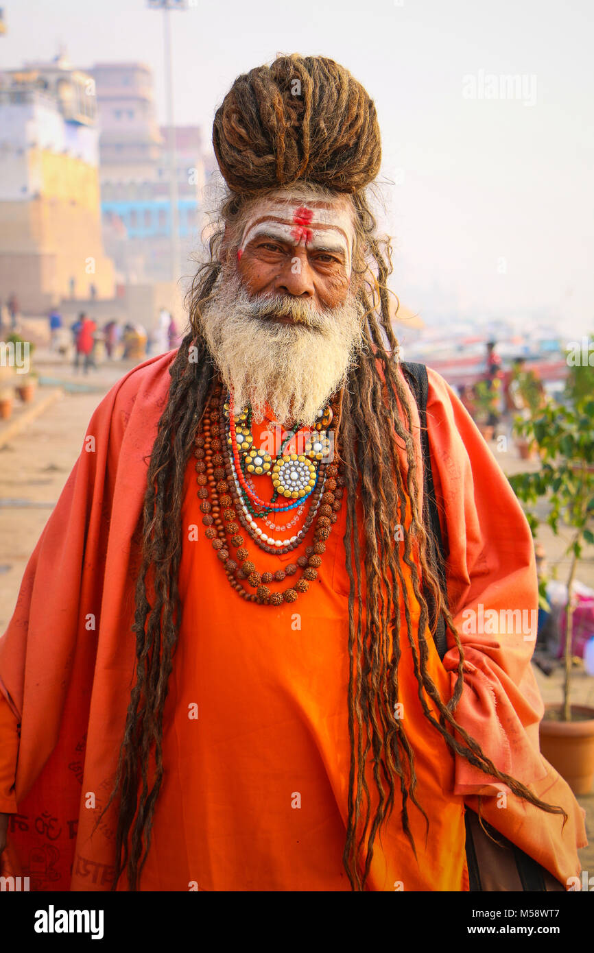 Sadhu, Varanasi Ghat, Uttar Pradesh, Indien Stockfoto