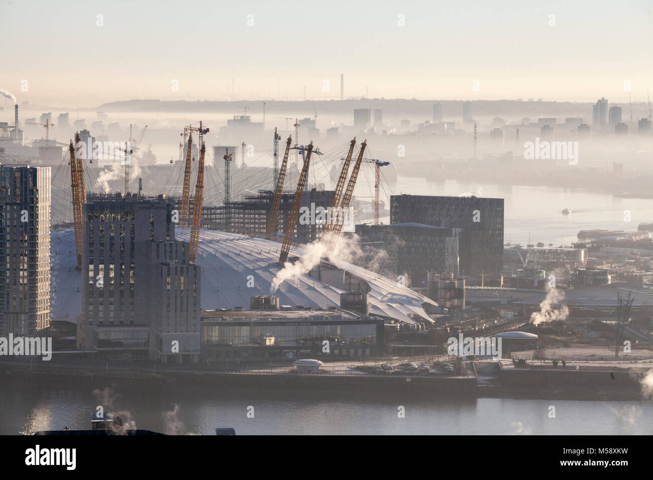 Misty Blick auf die O2-Arena. Stockfoto