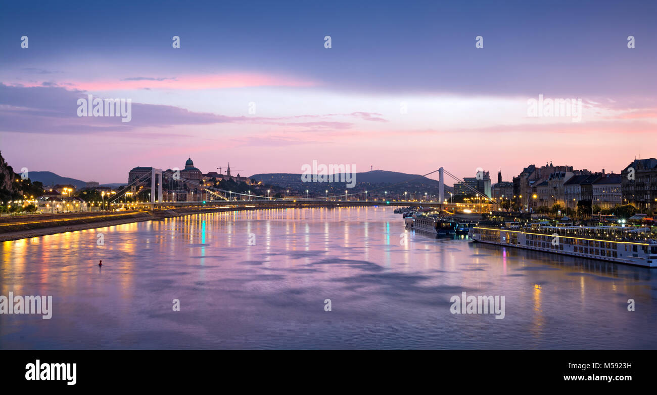 Der Tag an Donau, Budapest Stockfoto