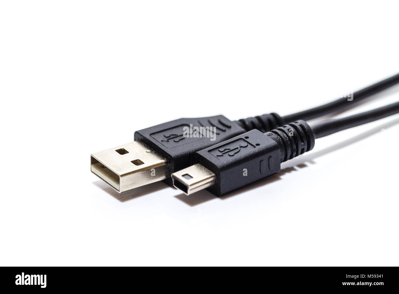 USB-Kabel isoliert auf weißem Hintergrund Stockfoto