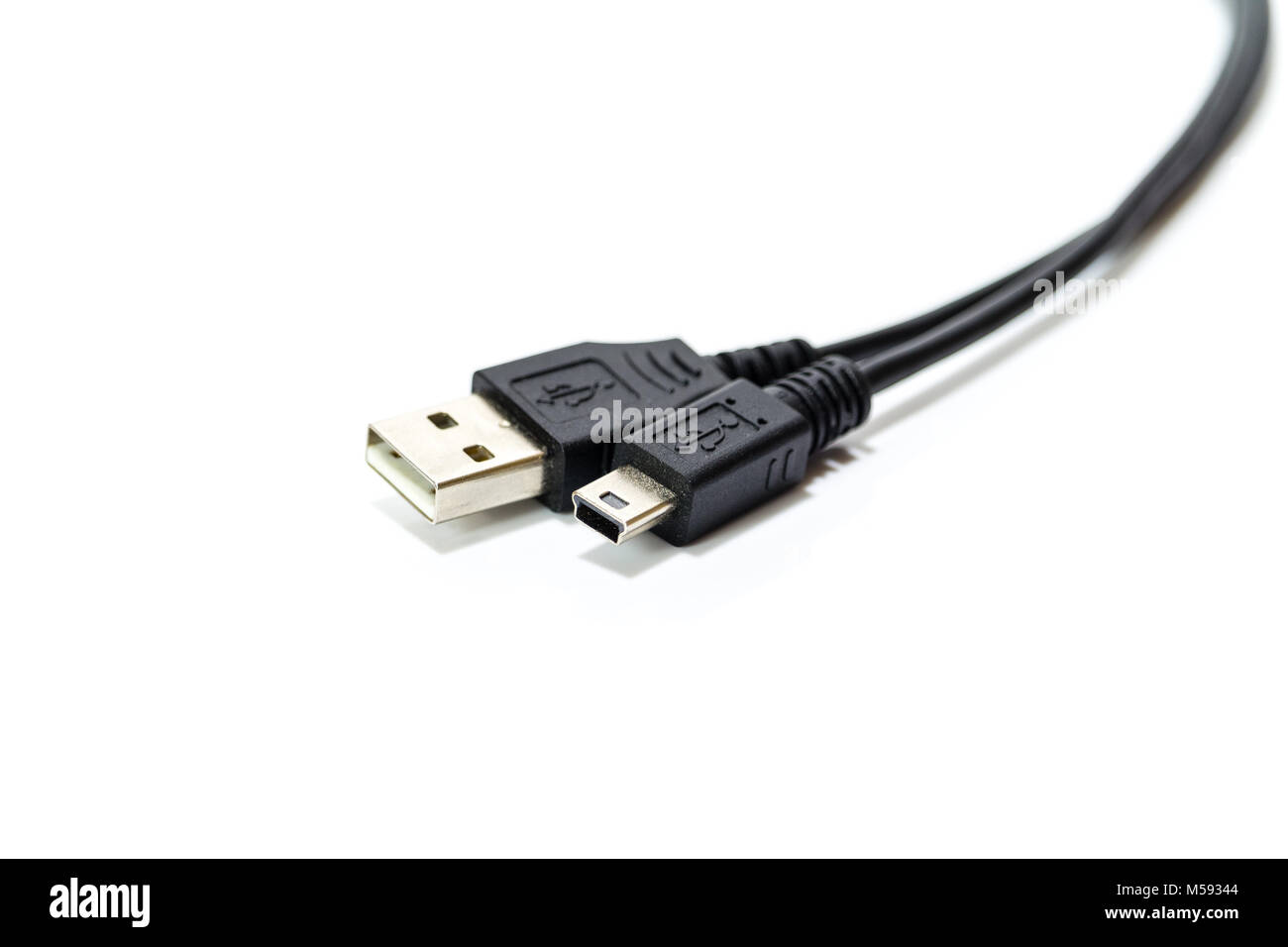 USB-Kabel isoliert auf weißem Hintergrund Stockfoto