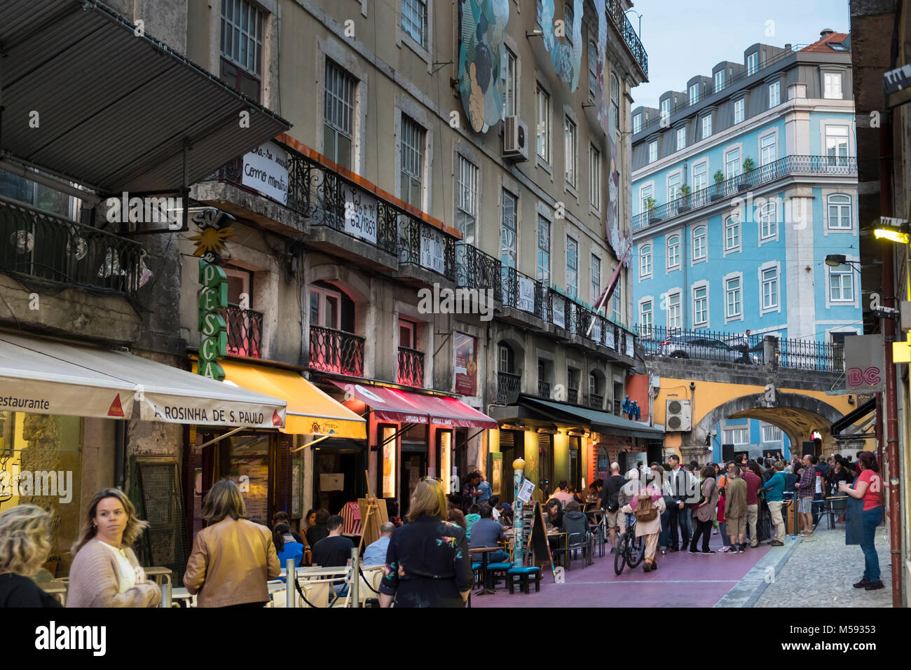 Rua Nova do Carvalho oder die Rosa Straße in Cais do Sodré, Lissabon, Portugal Stockfoto