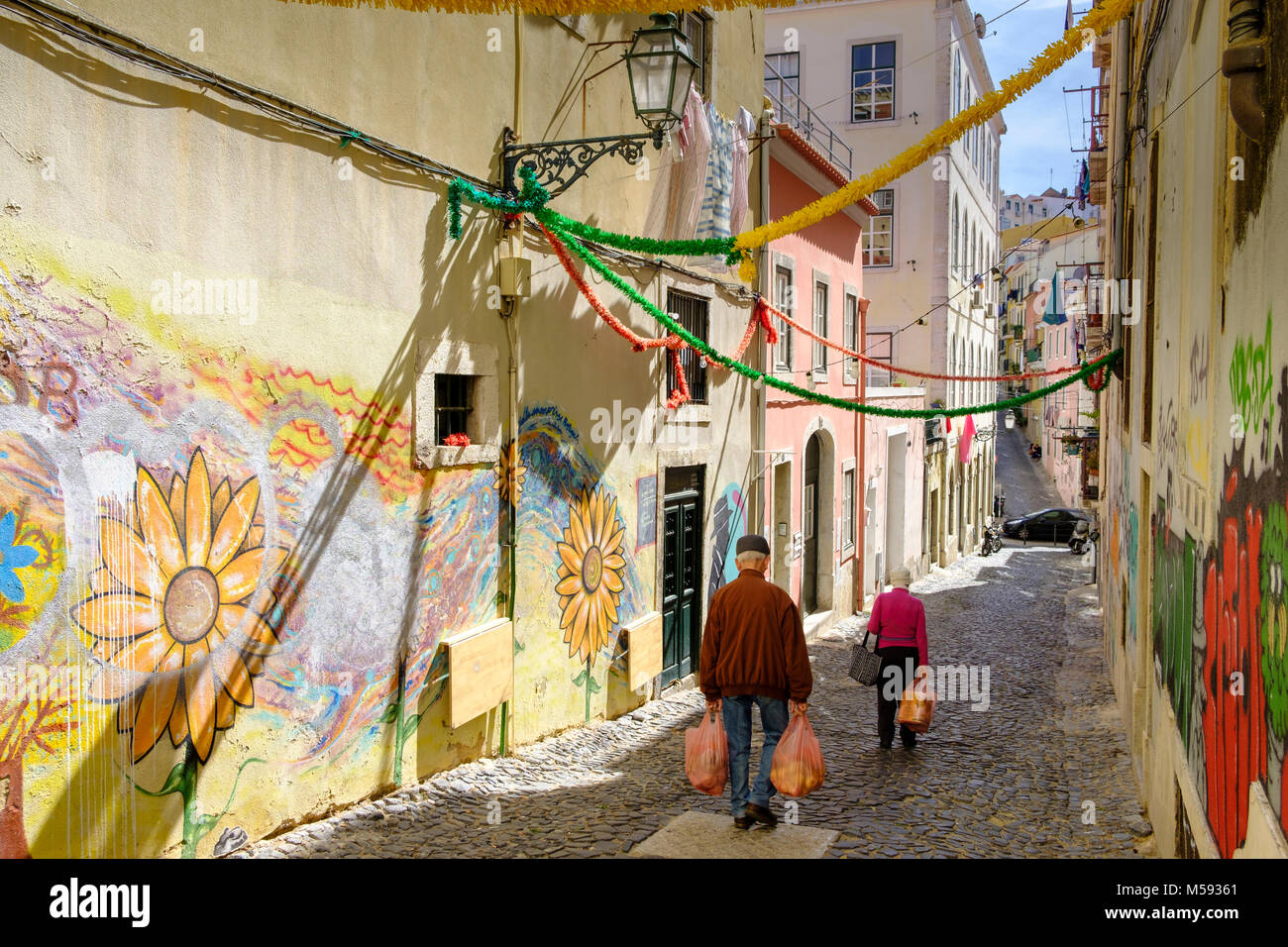 Barrio Alto Nachbarschaft, mit Graffiti in Lissabon, Portugal Stockfoto