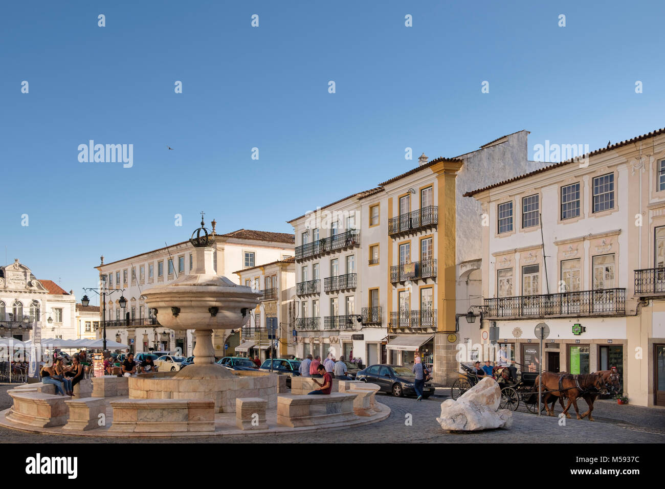 Brunnen am Platz Praça do Giraldo, Alentejo, Évora, Portugal Stockfoto