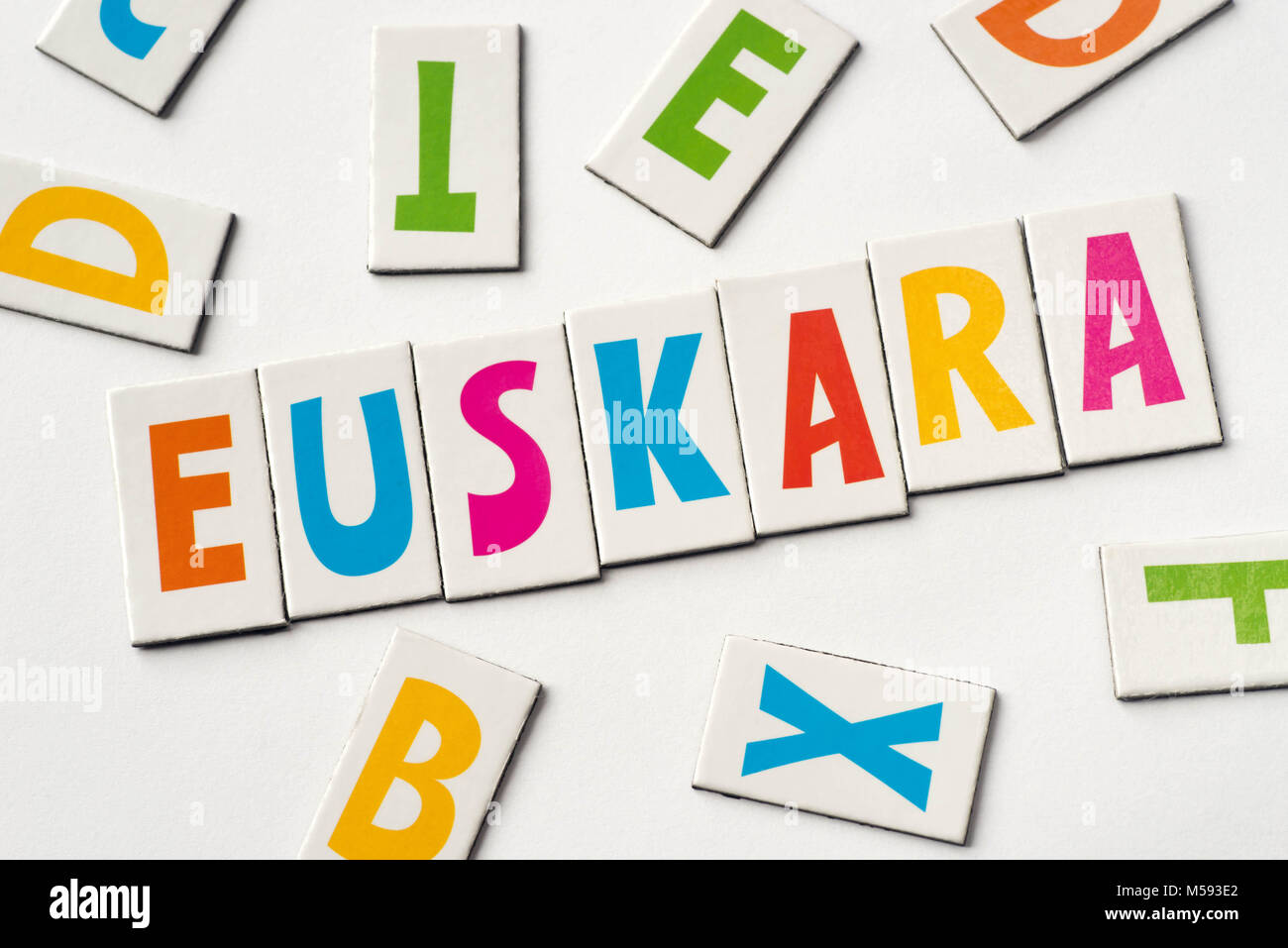 Wort kalmückischen aus bunte Buchstaben auf weißem Hintergrund Stockfoto