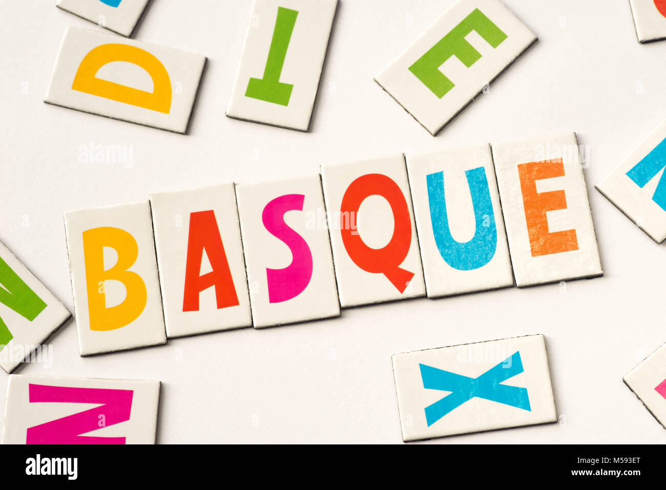 Wort baskischen aus bunte Buchstaben auf weißem Hintergrund Stockfoto