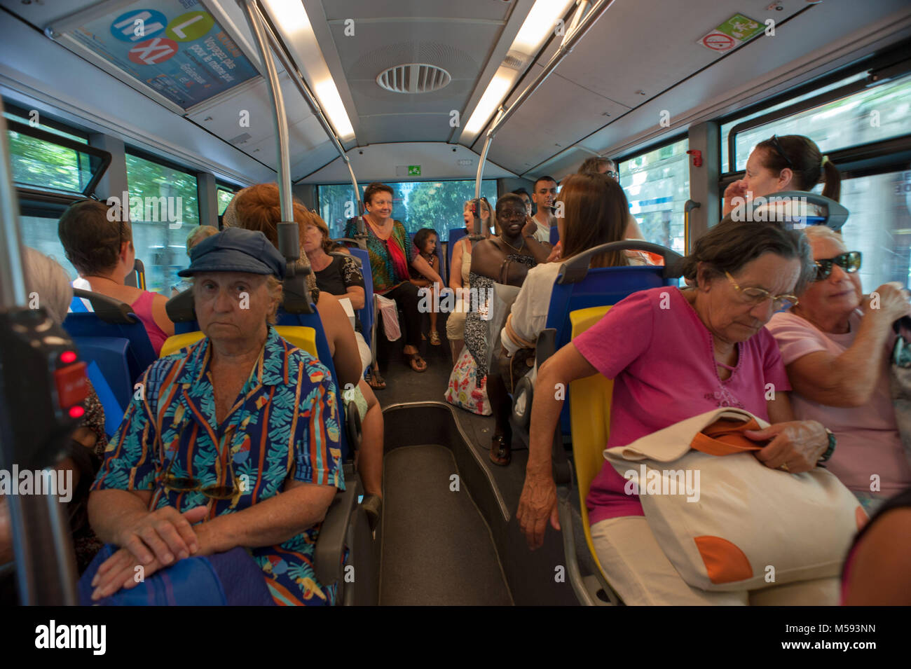 Marseille, Frankreich. Fahrgäste des Busses. Stockfoto