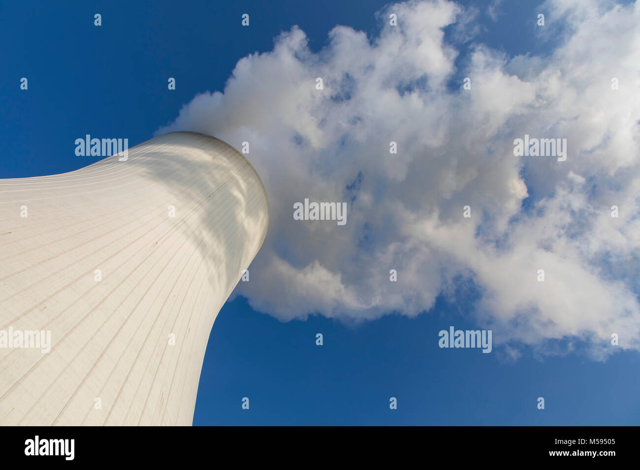 Kühlturm des Kohlekraftwerk Duisburg-Walsum von der STEAG und EVN AG, 181 Meter hoch, Wasserdampf Cloud betrieben, Stockfoto