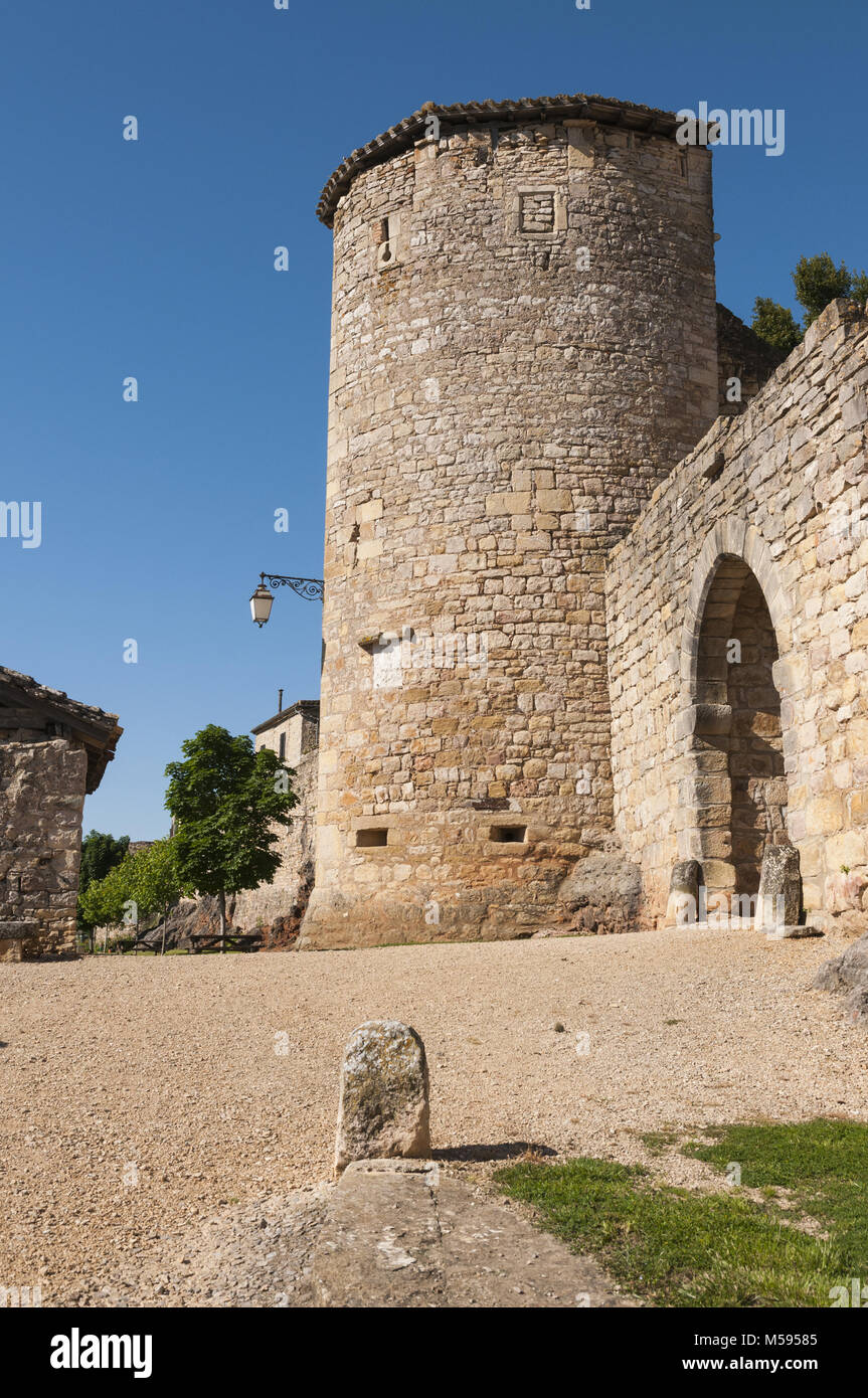 Elk 225-1373 v Frankreich, Tarn, Penne, Village Gate und Wände Stockfoto