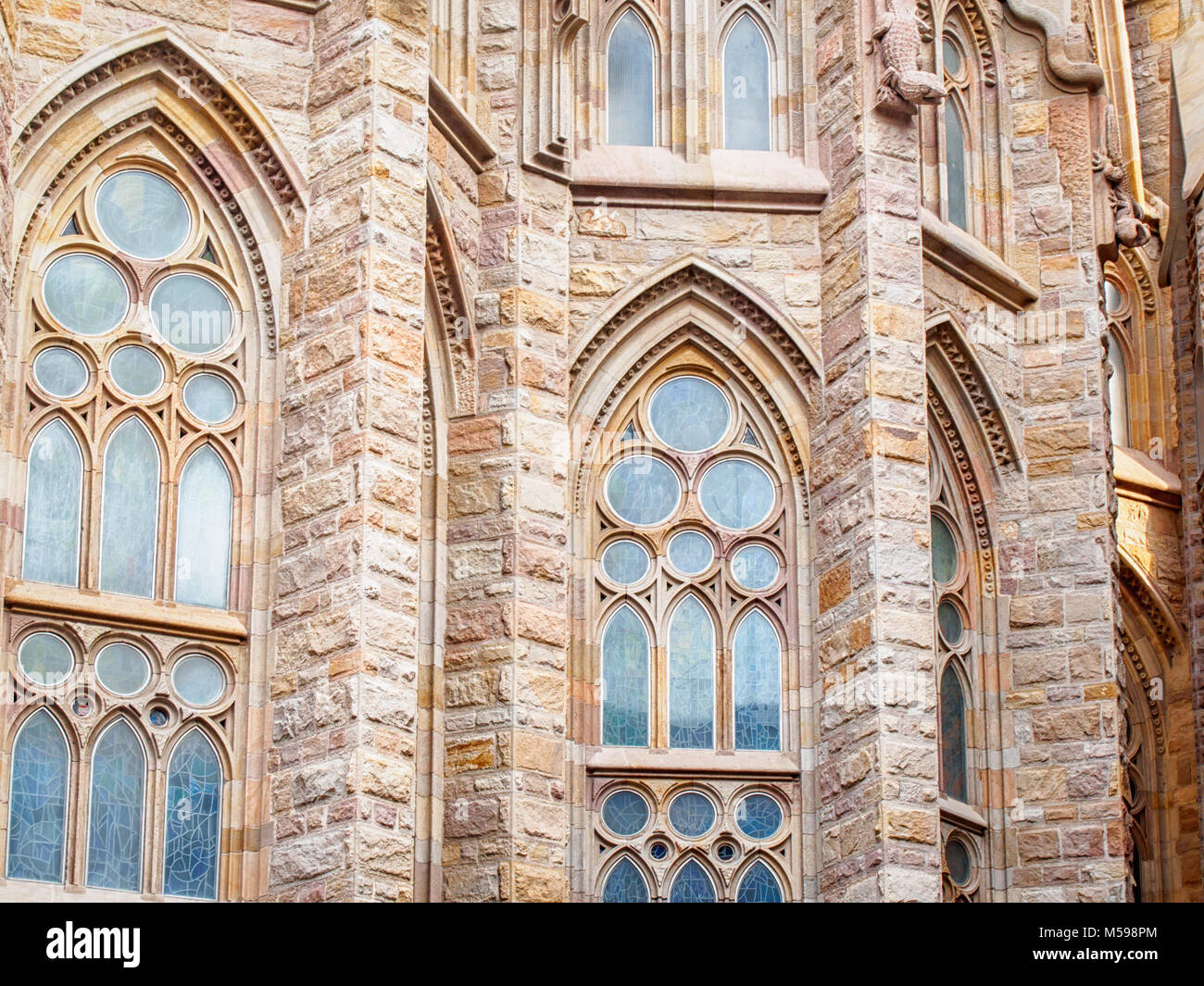 BARCELONA, SPANIEN - 16. FEBRUAR 2018: architektonische Fragmente - die Kathedrale La Sagrada Familia von Gaudi entworfen Stockfoto