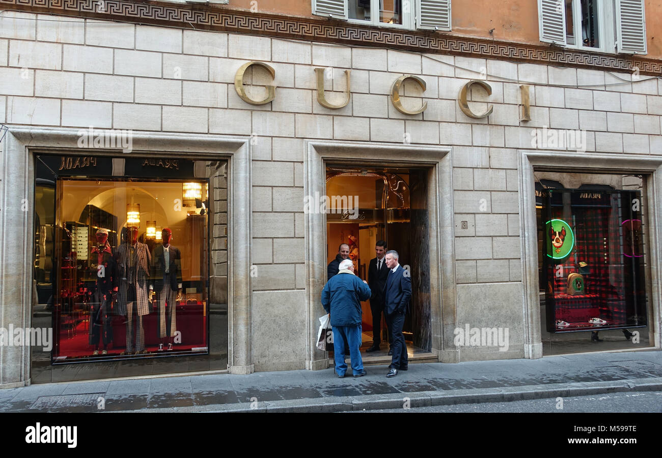 Gucci store Rom Italien Stockfotografie - Alamy