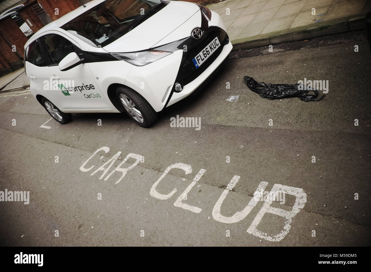 Enterprise Car Club Toyota Fahrzeug in eine einzige Auto Club Parkplatz geparkt - Birmingham GROSSBRITANNIEN Stockfoto