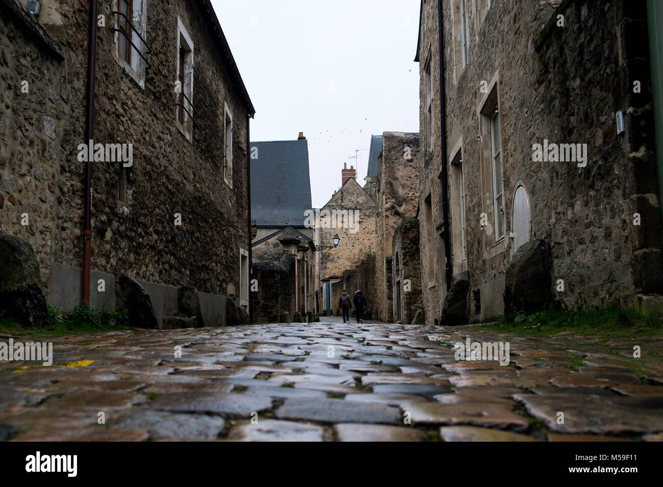 Kopfsteinpflaster und Häuser in der Altstadt von Le Mans, Frankreich Stockfoto