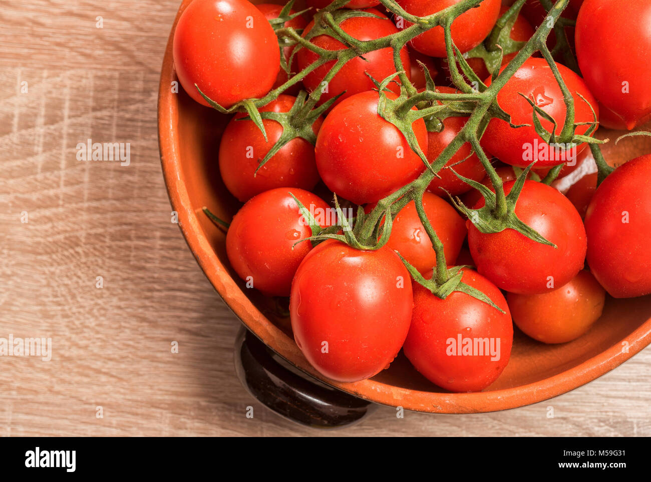 Frische ovale Tomaten bereit für Sauce Stockfoto