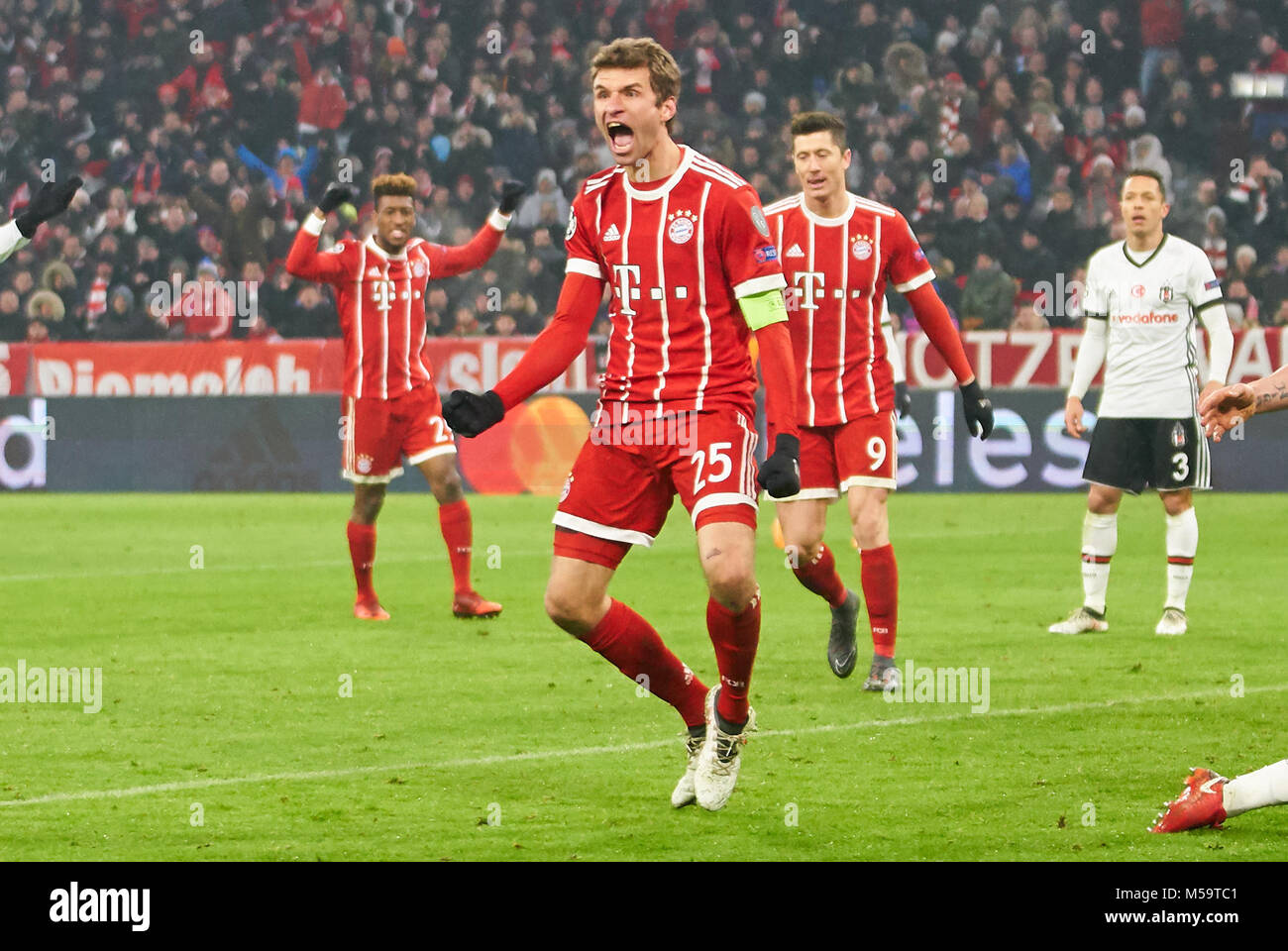 FC Bayern München, München, Februar 21, 2018 Thomas Mueller, MÜLLER, FCB 25 Ziele für 3-0 und feiert, Jubeln, Freude, Emotionen, feiern, lachen, Jubeln, Jubeln, reißt die Arme, ballte die Faust, FC BAYERN MÜNCHEN, BESIKTAS ISTANBUL 5-0 12/5000 Runde der letzten sechzehn. UEFA Champions League, München, 21. Februar 2018, Saison 2017/2018 © Peter Schatz/Alamy leben Nachrichten Stockfoto