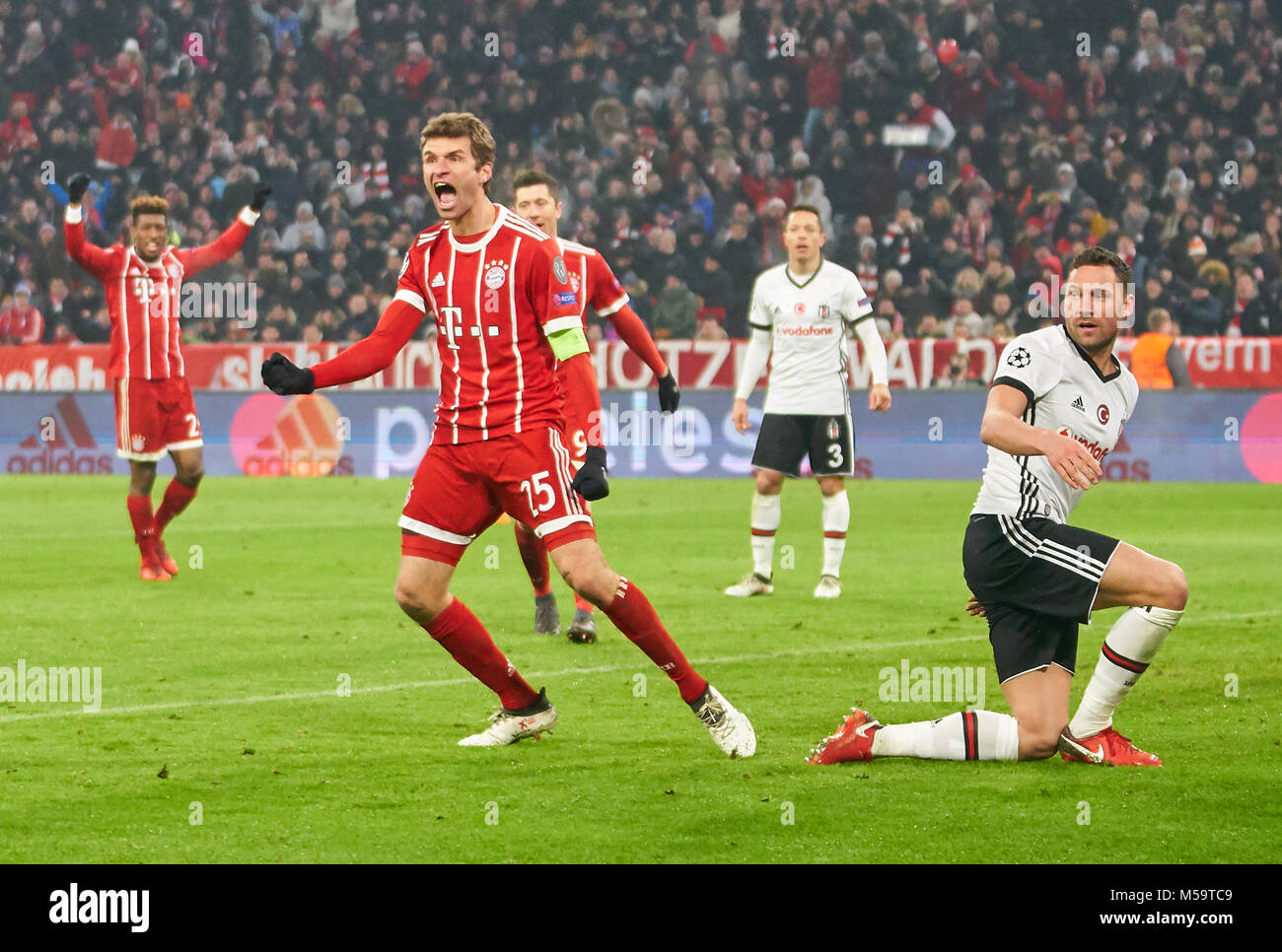 FC Bayern München, München, Februar 21, 2018 Thomas Mueller, MÜLLER, FCB 25 Ziele für 3-0 und feiert, Jubeln, Freude, Emotionen, feiern, lachen, Jubeln, Jubeln, reißt die Arme, ballte die Faust, FC BAYERN MÜNCHEN, BESIKTAS ISTANBUL 5-0 12/5000 Runde der letzten sechzehn. UEFA Champions League, München, 21. Februar 2018, Saison 2017/2018 © Peter Schatz/Alamy leben Nachrichten Stockfoto