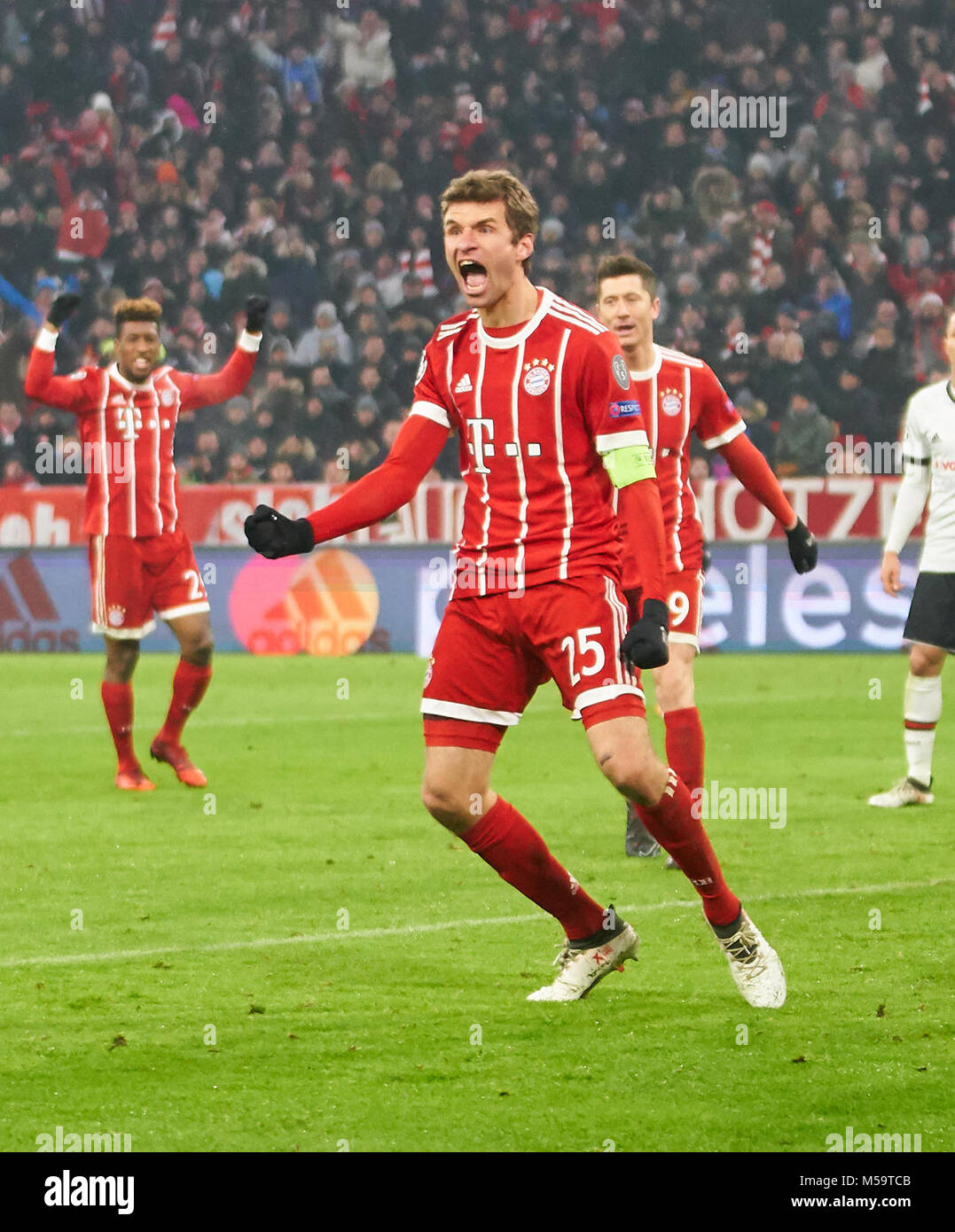 FC Bayern München, München, Februar 21, 2018 Thomas Mueller, MÜLLER, FCB 25 Ziele für 3-0 und feiert, Jubeln, Freude, Emotionen, feiern, lachen, Jubeln, Jubeln, reißt die Arme, ballte die Faust, FC BAYERN MÜNCHEN, BESIKTAS ISTANBUL 5-0 12/5000 Runde der letzten sechzehn. UEFA Champions League, München, 21. Februar 2018, Saison 2017/2018 © Peter Schatz/Alamy leben Nachrichten Stockfoto