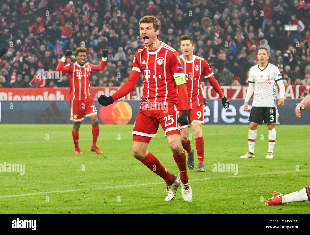 FC Bayern München, München, Februar 21, 2018 Thomas Mueller, MÜLLER, FCB 25 Ziele für 3-0 und feiert, Jubeln, Freude, Emotionen, feiern, lachen, Jubeln, Jubeln, reißt die Arme, ballte die Faust, FC BAYERN MÜNCHEN, BESIKTAS ISTANBUL 5-0 12/5000 Runde der letzten sechzehn. UEFA Champions League, München, 21. Februar 2018, Saison 2017/2018 © Peter Schatz/Alamy leben Nachrichten Stockfoto