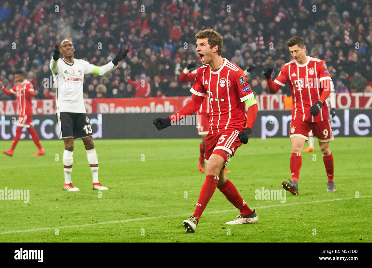 FC Bayern München, München, Februar 21, 2018 Thomas Mueller, MÜLLER, FCB 25 Ziele für 3-0 und feiert, Jubeln, Freude, Emotionen, feiern, lachen, Jubeln, Jubeln, reißt die Arme, ballte die Faust, FC BAYERN MÜNCHEN, BESIKTAS ISTANBUL 5-0 12/5000 Runde der letzten sechzehn. UEFA Champions League, München, 21. Februar 2018, Saison 2017/2018 © Peter Schatz/Alamy leben Nachrichten Stockfoto