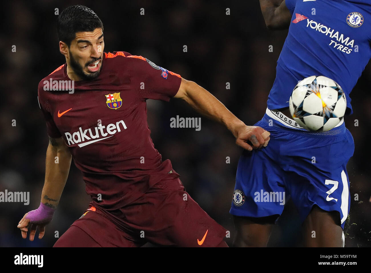 London, Großbritannien. 20. Februar, 2018. Luis Suarez von Barcelona Kampf um den Ball - Chelsea v Barcelona, UEFA Champions League, Achtelfinale, Hinspiele, Stamford Bridge, London - 20. Februar 2018. Credit: Richard Calver/Alamy leben Nachrichten Stockfoto