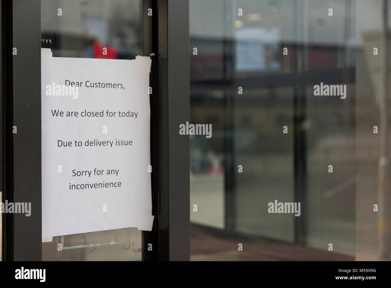 London, Großbritannien. 21 Feb, 2018. KFC Fastfood Restaurant ist gezwungen, aufgrund der engen Tun Lieferung Probleme über Großbritannien Quelle: Tintentropfen/Alamy leben Nachrichten Stockfoto