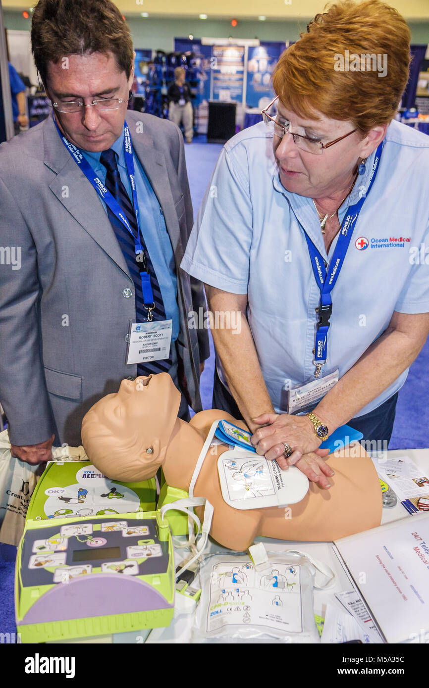 Miami Beach Florida, Kongresszentrum, Zentrum, Zentrum, Seatrade Cruise Shipping, Messe, besondere, Lieferanten, repräsentative Verkäufer Verkäuferin, CPR Zug Stockfoto