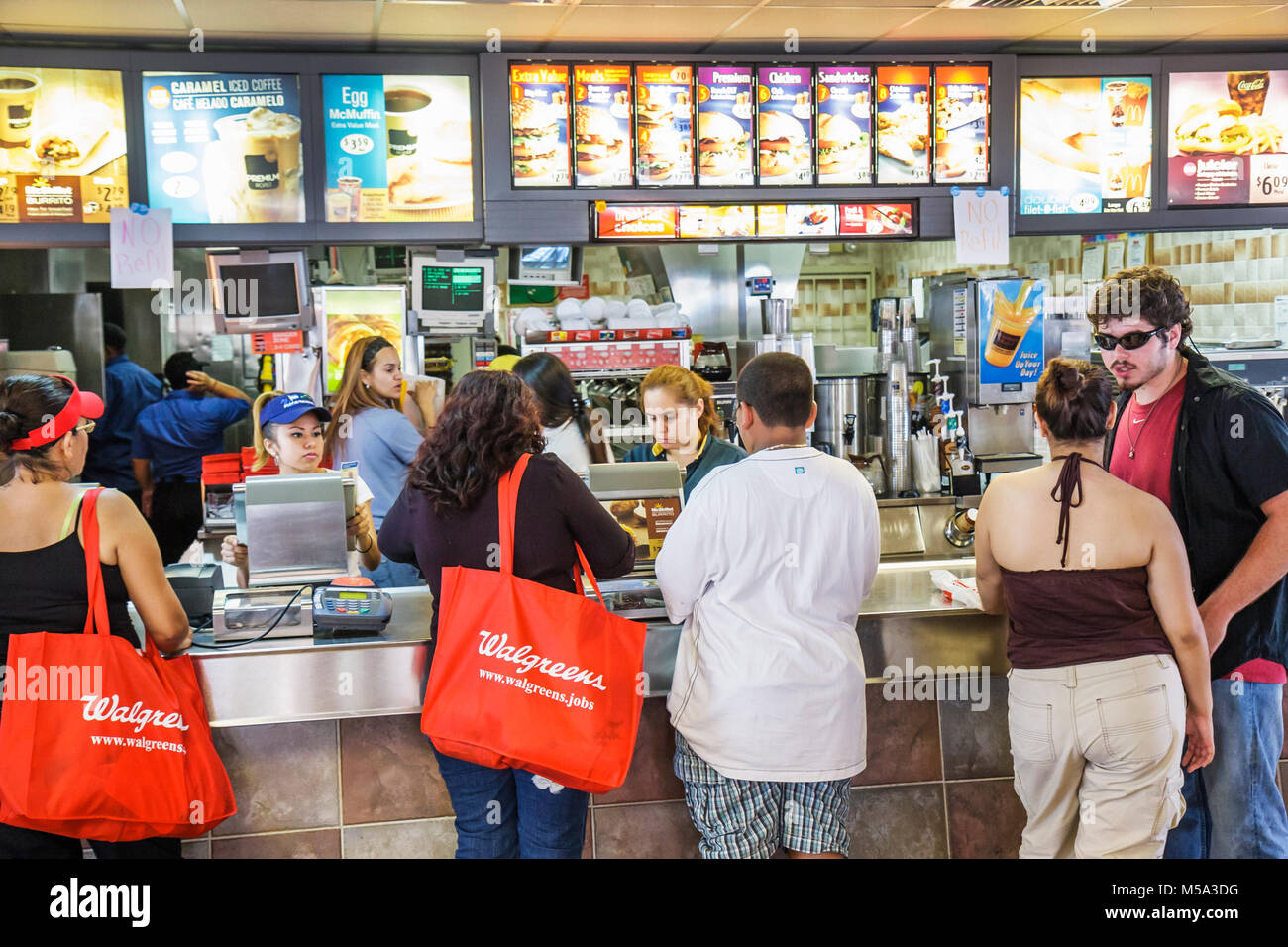 Miami Florida, Little Havana, Calle Ocho, McDonald's, Burger, Hamburger, Franchise, McDonalds, Fast Food, Restaurants, Restaurants, Restaurants, in denen man essen gehen kann, Cafes Stockfoto