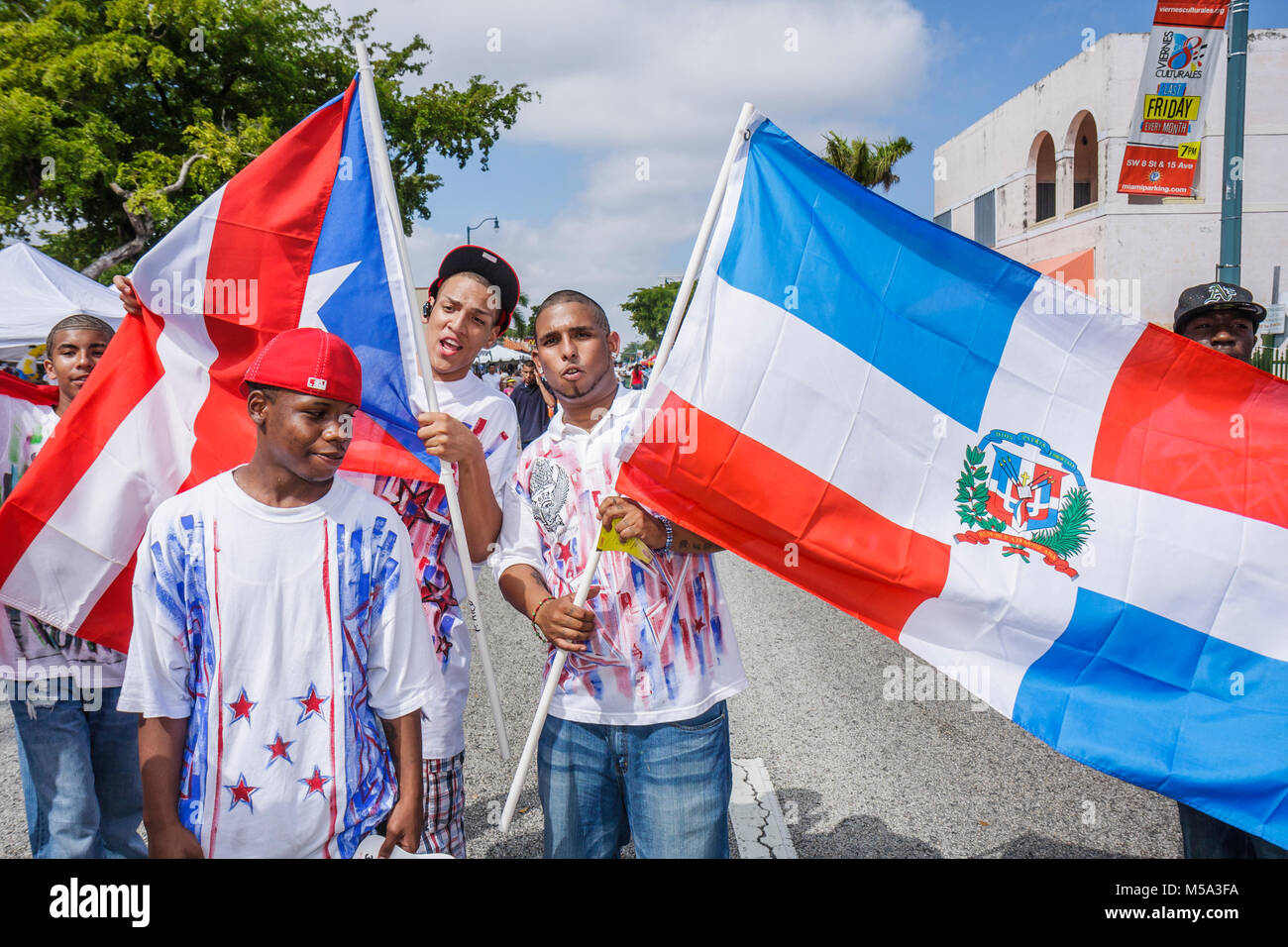 Miami Florida, Little Havana, Calle Ocho, Calle Ocho Festival, Festivals fair, Carnaval Miami, hispanische Feier, junge Jungen, männliche Kinder Kinder Kinder yo Stockfoto