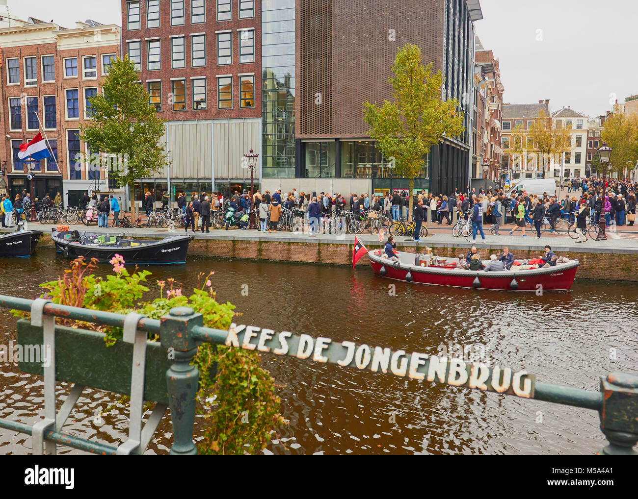 Kees De Jongenbrug Brücke auf den Prinsengracht Kanal gegenüber dem Anne Frank Haus, Amsterdam, Niederlande Stockfoto