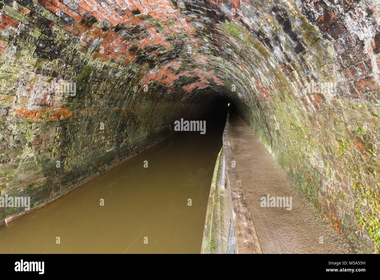 Im lokal bekannt als "Darkie" 1801 gebaut und von William Jessop und Thomas Telford entworfen Chirk Kanal tunnel Stockfoto