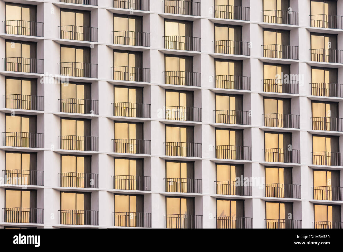 Miami Florida, Hyatt, Hotel, Symmetrie, Balkone, Spiegelung, Einheitlichkeit, Wohnung mit hoher Dichte, Schiebetür aus Glas, FL080324024 Stockfoto