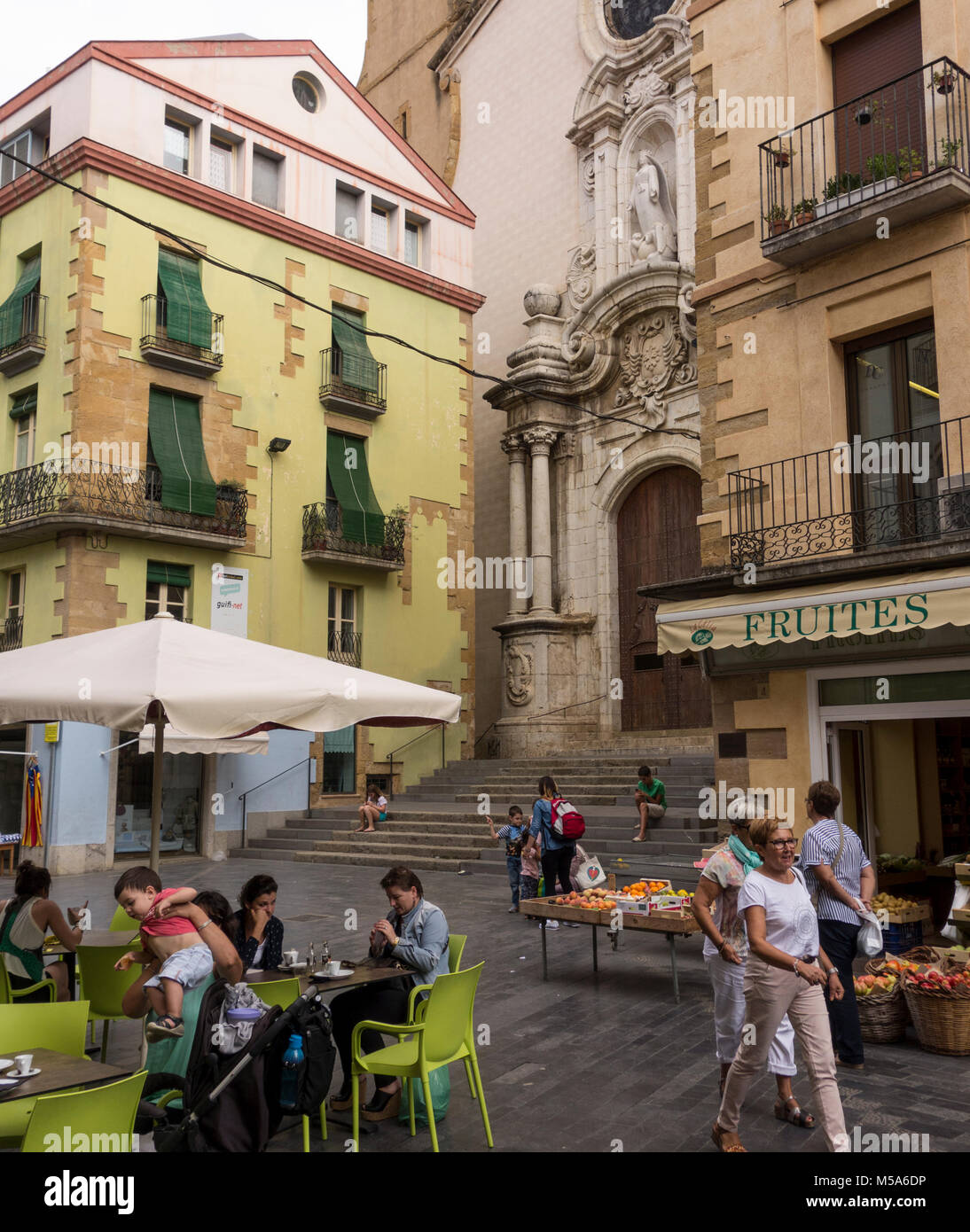 Der Hauptplatz (Plaça Major) von La Bisbal d'Empordà Baix Emporda, Katalonien, Spanien Stockfoto