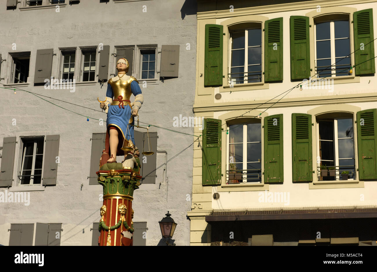 Lady Gerechtigkeit Statue in Lausanne, Schweiz. Stockfoto