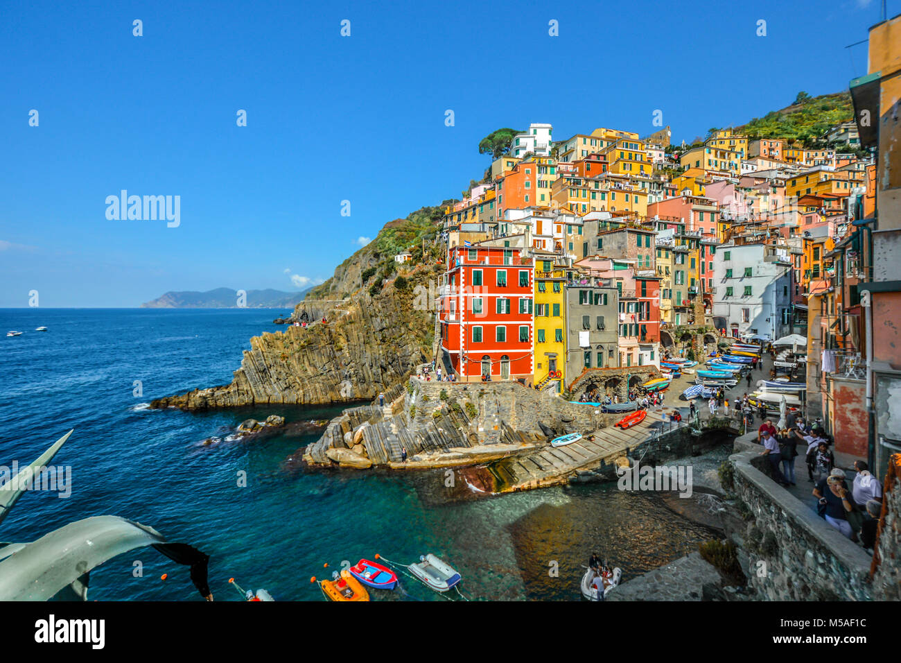Die farbenfrohen Fischerdorfes von Riomaggiore Italien, Teil der Cinque Terre an der Italienischen Riviera Ligurische Küste und gehört zum UNESCO-Weltkulturerbe Stockfoto