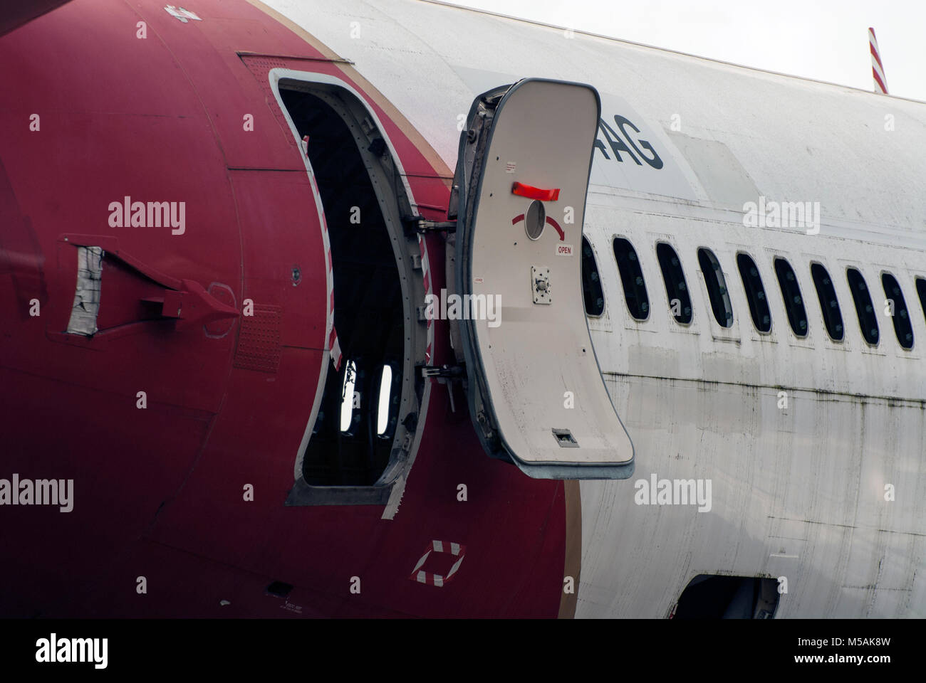 Verfallenes Flugzeuge, die in den Prozess der Zerschlagung und metallischen Werkstoffe recycelt. Stockfoto