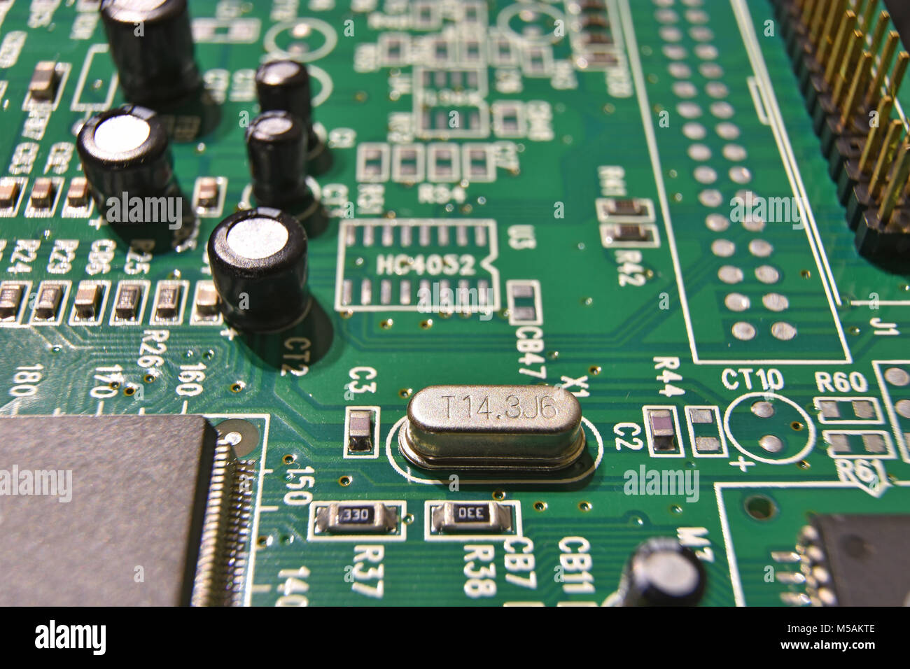 Nahaufnahme von einer Platine mit elektronischen Komponenten Stockfoto