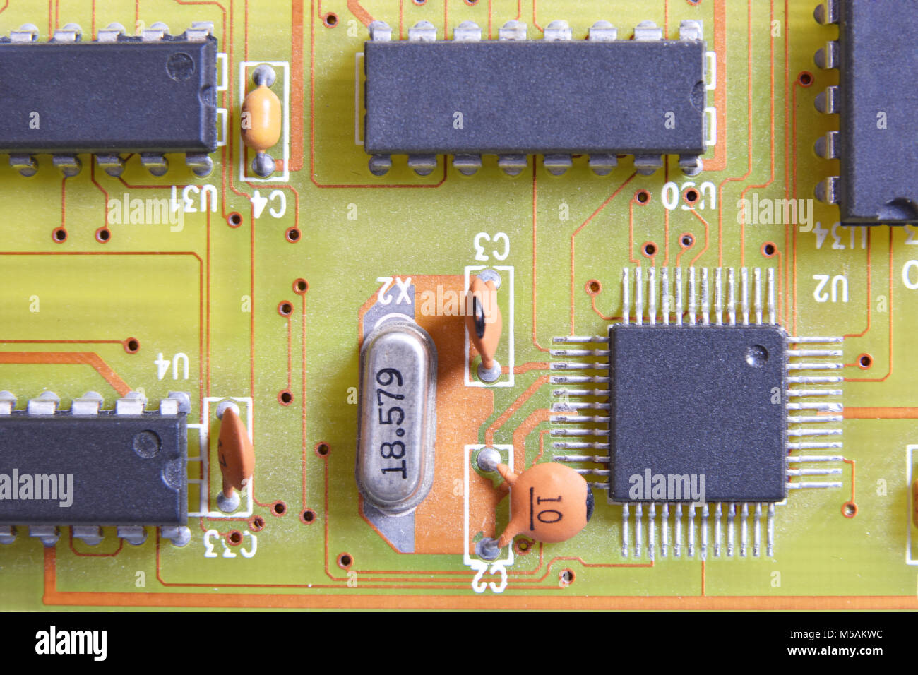 Nahaufnahme von einer Platine mit elektronischen Komponenten Stockfoto