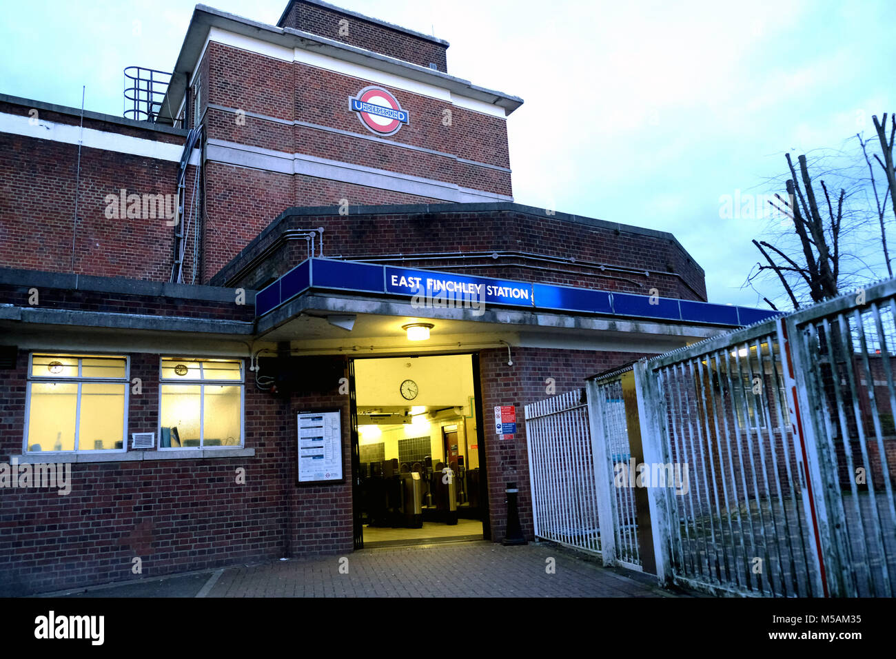 Der U-Bahnhof East Finchley Nacht Stockfoto