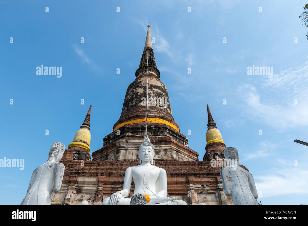 Buddha Statue im Wat Yai Chai Mongkol Tempel. Ayutthaya Historical Park, Thailand. UNESCO-Weltkulturerbe. Stockfoto