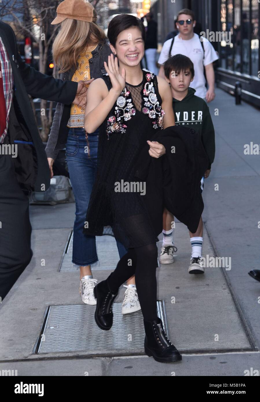 New York, NY, USA. 21 Feb, 2018. Peyton Elizabeth Lee, Julian Andrew Lee, am Bau reihe gesehen ANDI MACK heraus und über für Celebrity Candids - MI, New York, NY 21. Februar 2018 zu fördern. Credit: Derek Sturm/Everett Collection/Alamy leben Nachrichten Stockfoto