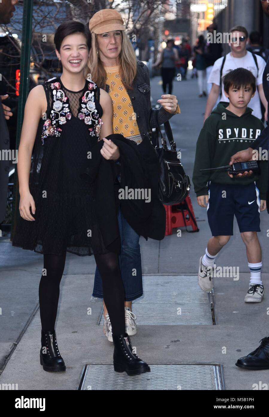 New York, NY, USA. 21 Feb, 2018. Peyton Elizabeth Lee, Julian Andrew Lee, am Bau reihe gesehen ANDI MACK heraus und über für Celebrity Candids - MI, New York, NY 21. Februar 2018 zu fördern. Credit: Derek Sturm/Everett Collection/Alamy leben Nachrichten Stockfoto