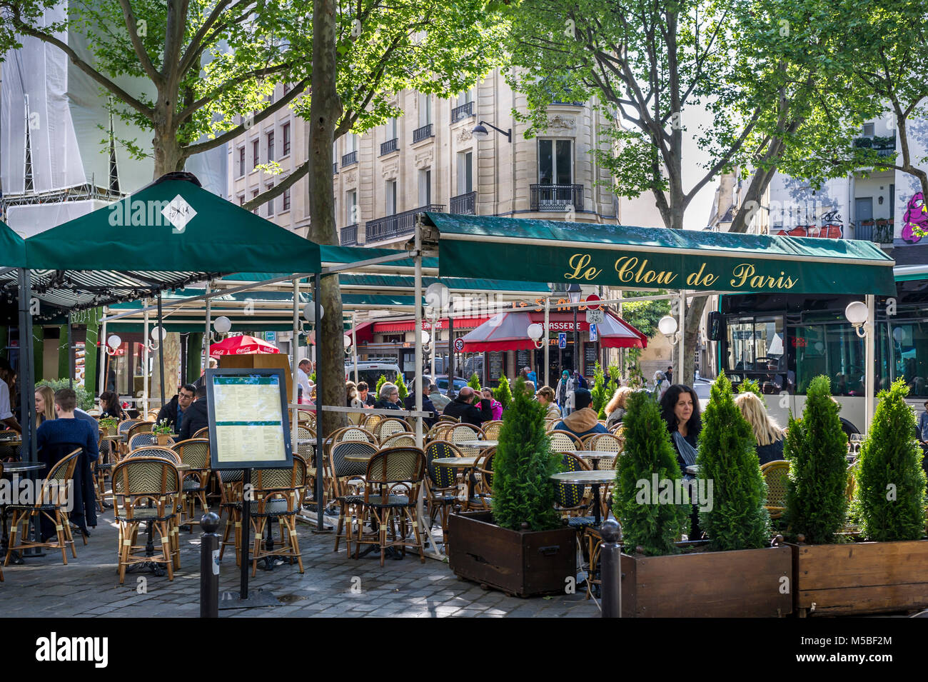 Typische Pariser Restaurant Stockfoto