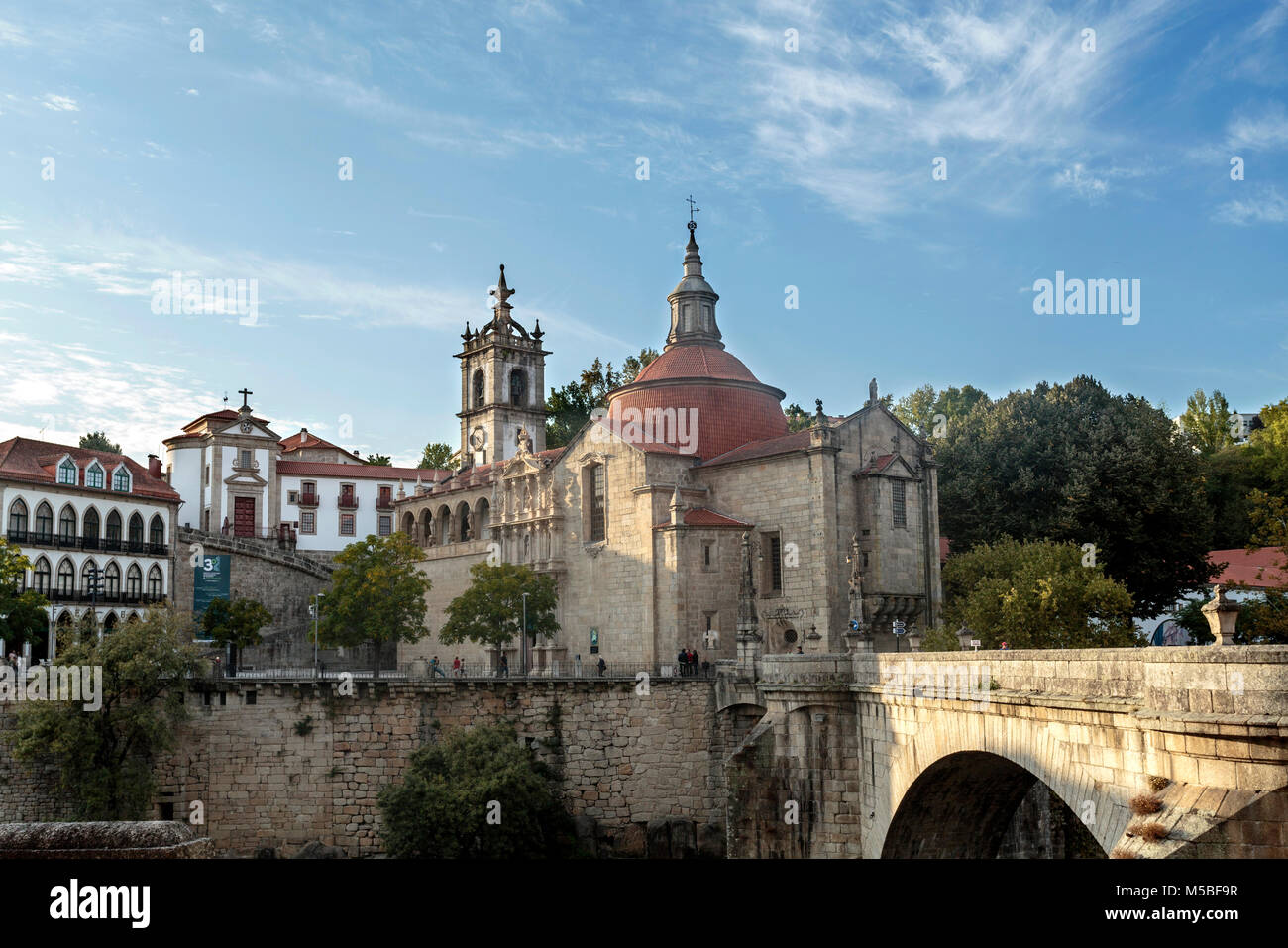 Erbaut im sechzehnten und siebzehnten Jahrhundert ist der renascentist, Manierismus und Barock kirche von Sao Goncalo, in Amarante, Portugal Stockfoto