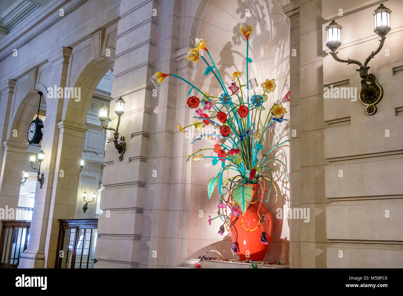 Buenos Aires Argentinien, Plaza del Correo, Centro Cultural Kirchner CCK, Kulturzentrum, Wahrzeichen, Innenraum, Installation, Roman Vitali, Acrylblume Stockfoto