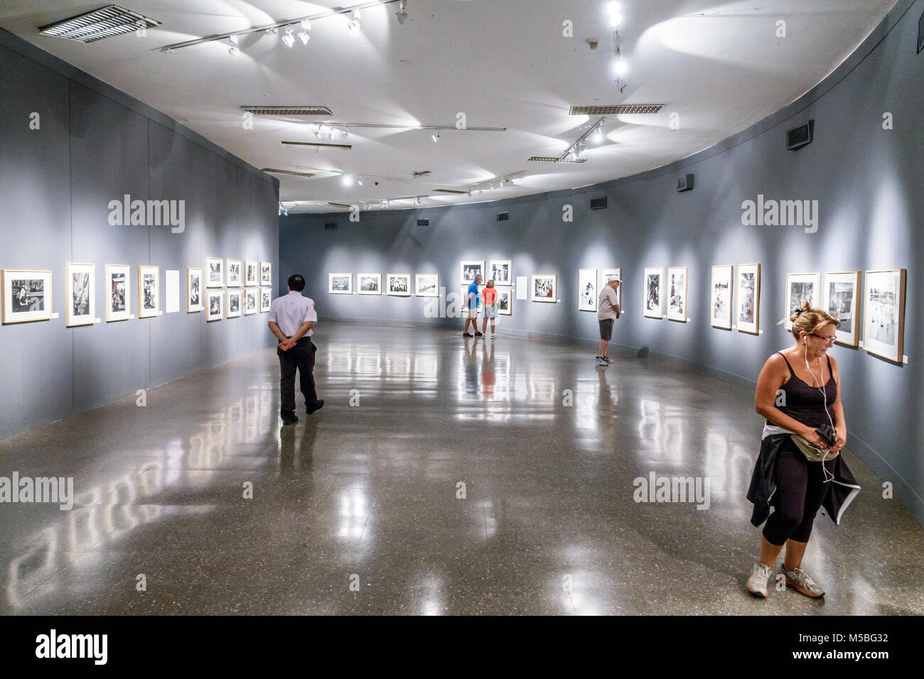 Buenos Aires Argentinien, Recoleta, Plaza Julio de Caro, Palais de Glace, nationaler Kunstsalon, Galerie, Inneneinrichtung, Fotoausstellung, Marcos Zimmer Stockfoto