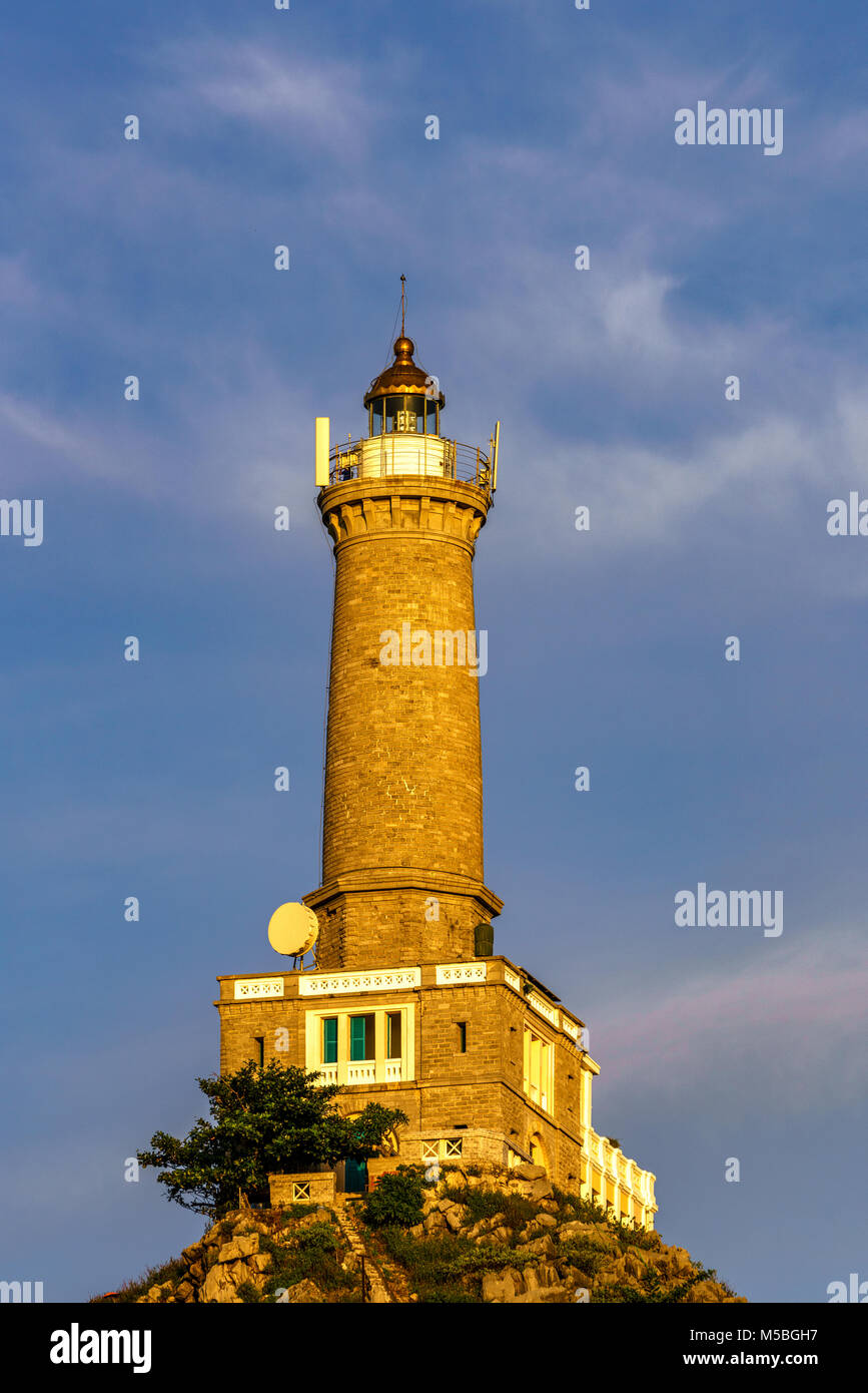 Royalty Free Stock Bild in hoher Qualität Luftaufnahme von Lange Chau Leuchtturm im Lan Ha Bucht, Insel Cat Ba, Hai Phong, Vietnam. Stockfoto
